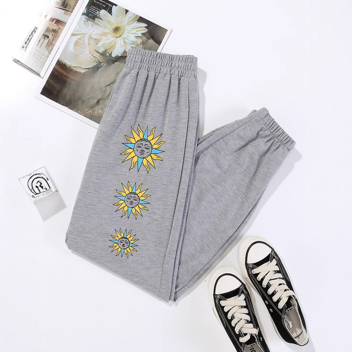 Kvinnors bekväma sweatpants med trendigt solmotiv Mirla-Eva Jonsson