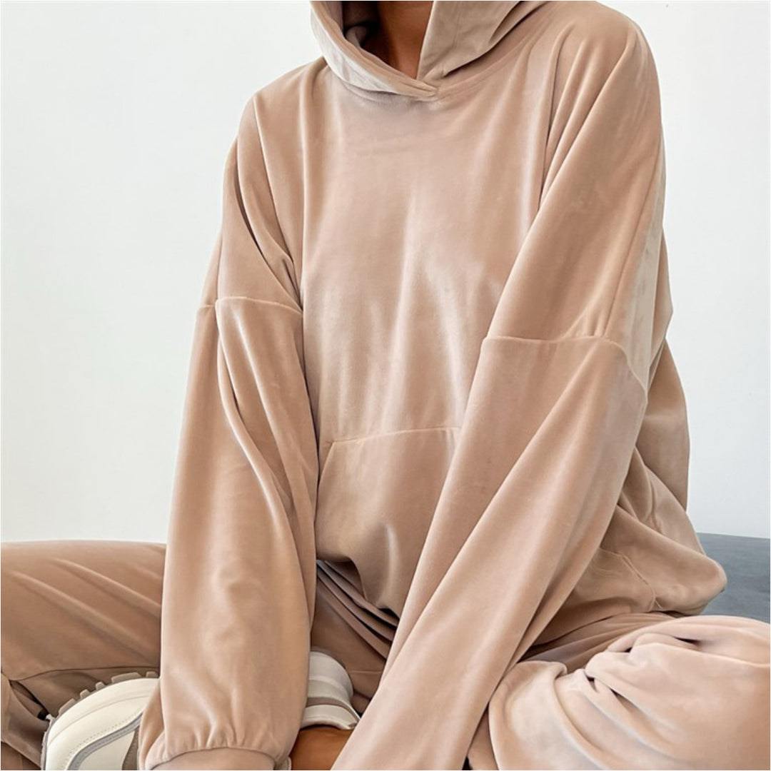 Kvinnors bekväma velour sweatshirt set med huva och elastisk midja Mirla-Eva Jonsson