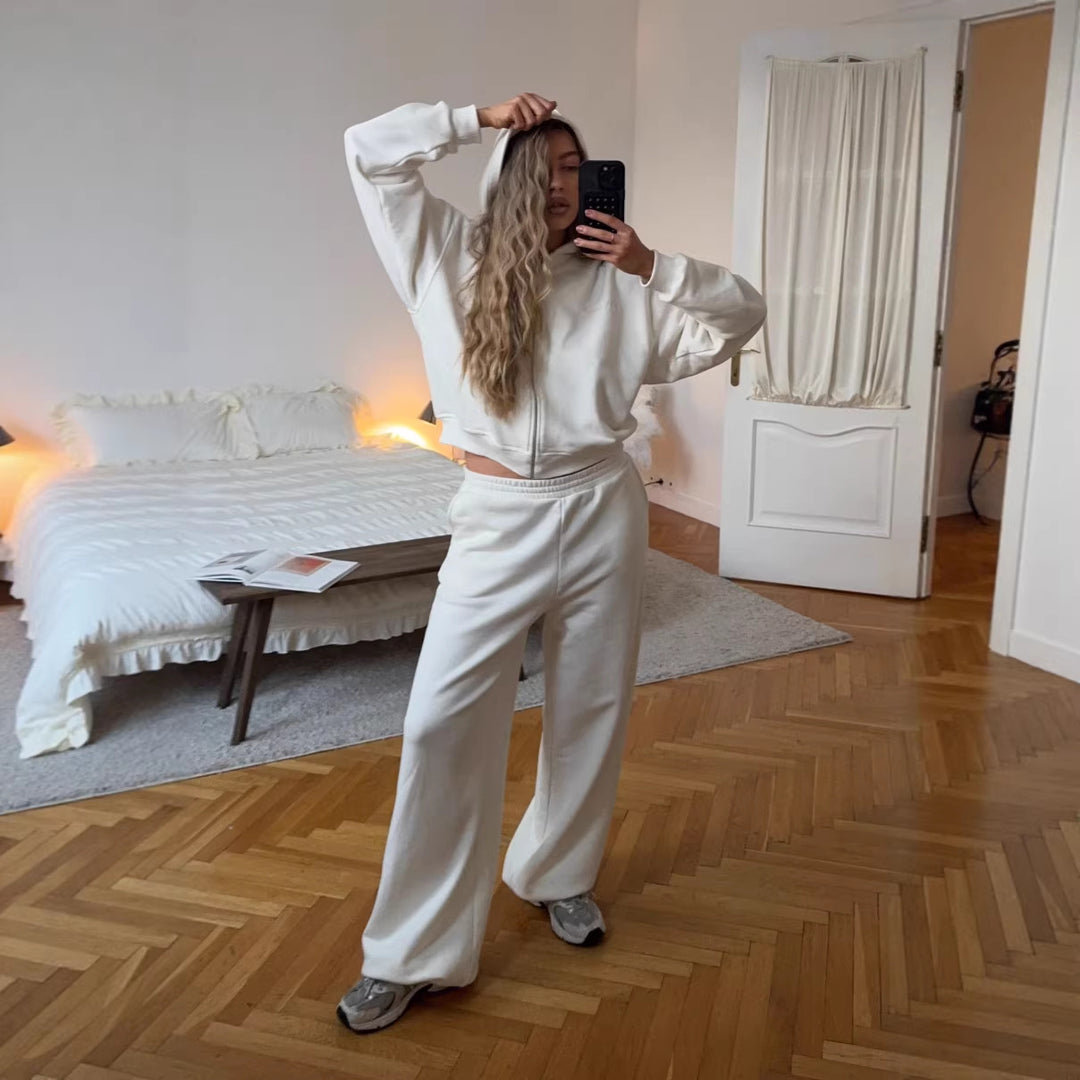 Kvinnors bekväma zip-hoodie med avslappnade vida byxor Mirla-Eva Jonsson