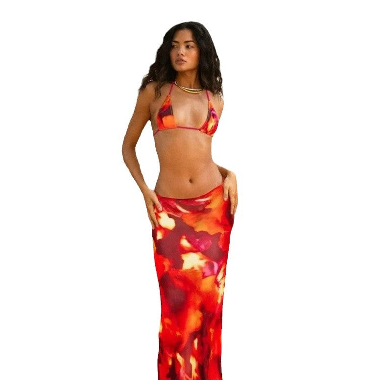 Kvinnors bikinitset med elegant omslagshandduk och blommönster-Eva Jonsson
