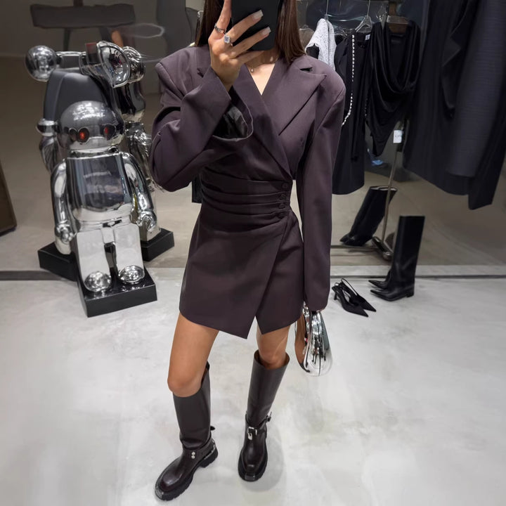 Kvinnors blazer klänning med asymmetrisk skärning och skräddarsydd silhuett Mirla-Eva Jonsson