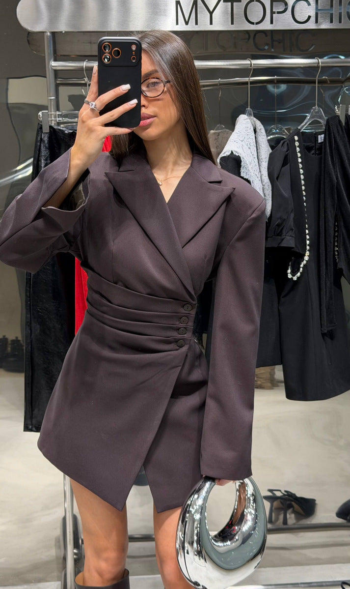 Kvinnors blazer klänning med asymmetrisk skärning och skräddarsydd silhuett Mirla-Eva Jonsson