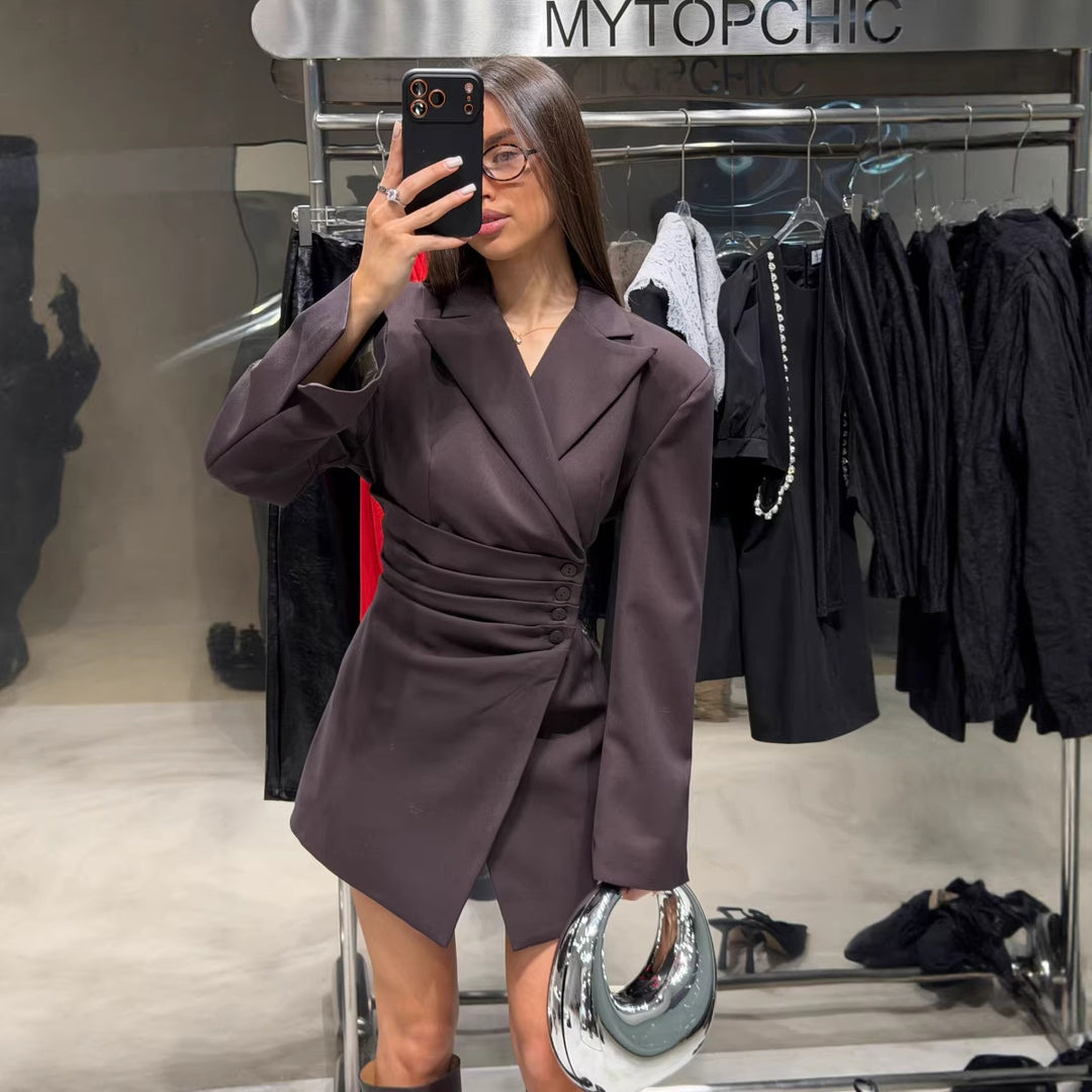 Kvinnors blazer klänning med asymmetrisk skärning och skräddarsydd silhuett Mirla-Eva Jonsson