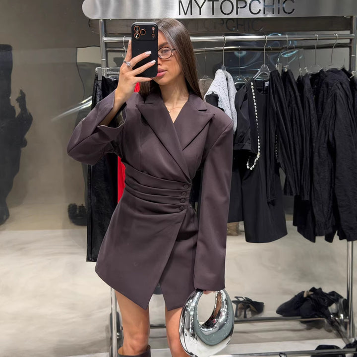 Kvinnors blazer klänning med asymmetrisk skärning och skräddarsydd silhuett Mirla-Eva Jonsson
