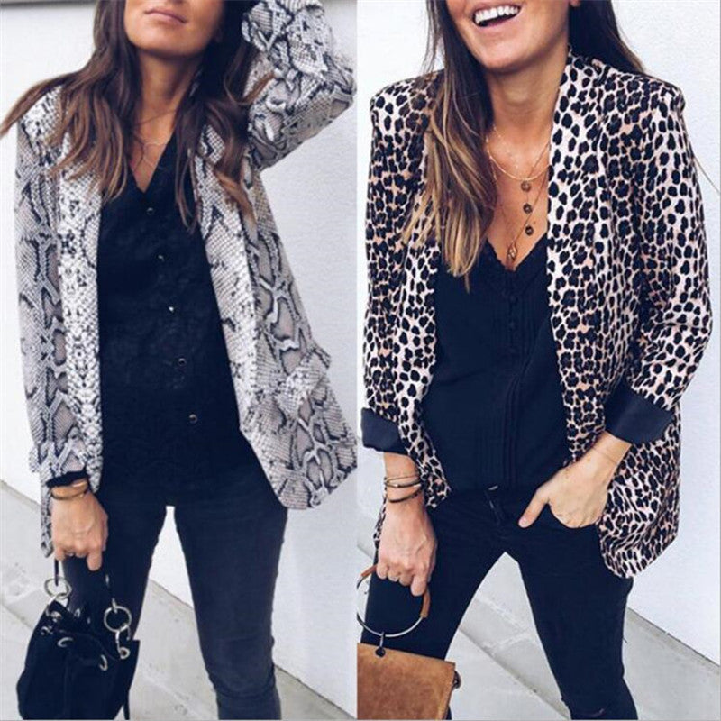 Kvinnors blazer med stiligt ormsmönster och elegant snitt-Eva Jonsson