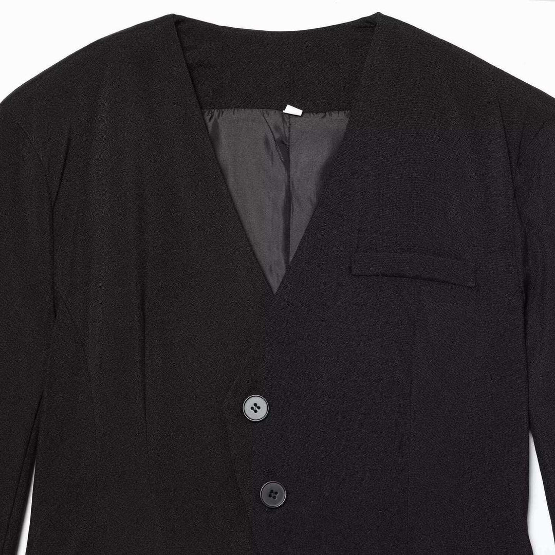 Kvinnors blazerjacka med elegant V-ringning och moderna knappdetaljer Mirla-Eva Jonsson