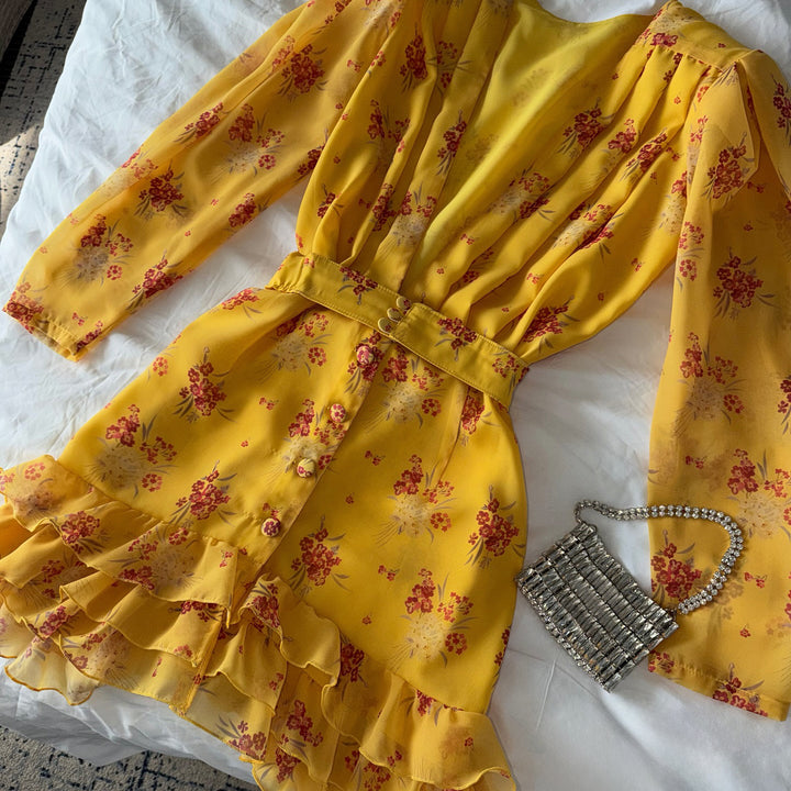 Kvinnors blommig klänning med volangdetaljer Mirla-Eva Jonsson