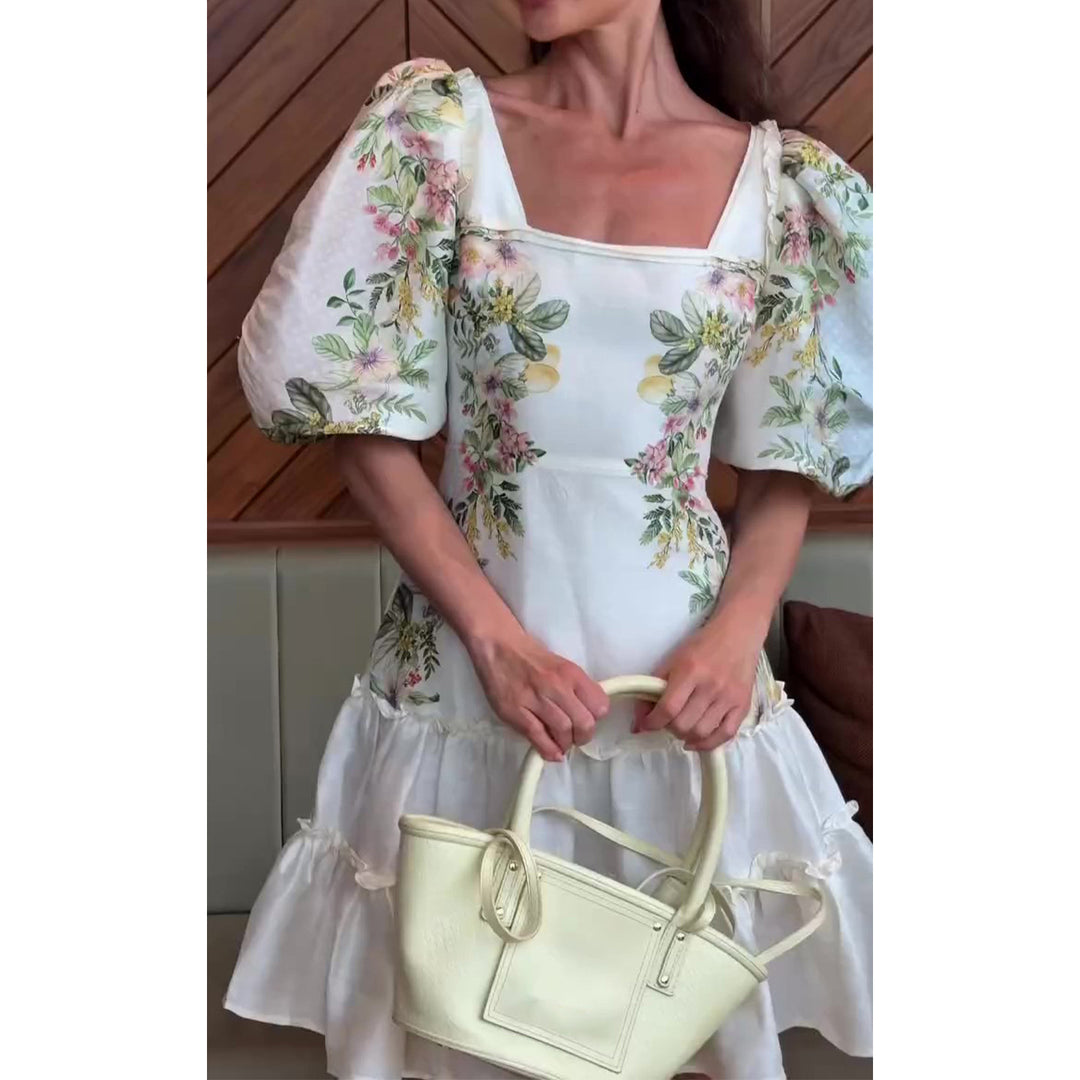 Kvinnors blommig klänning med voluminösa puffärmar och flödande kjol Mirla-Eva Jonsson