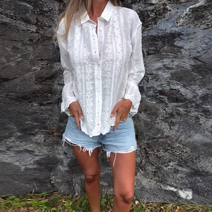 Kvinnors blus med blommig broderi och strukturerad tyg Mirla-Eva Jonsson
