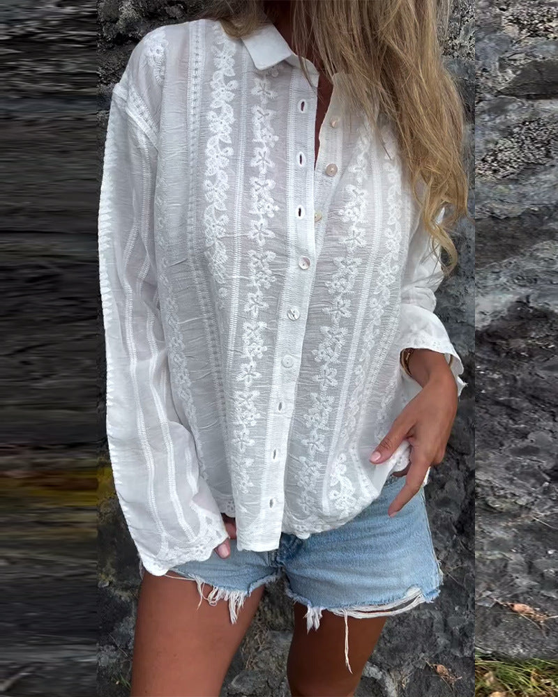 Kvinnors blus med blommig broderi och strukturerad tyg Mirla-Eva Jonsson