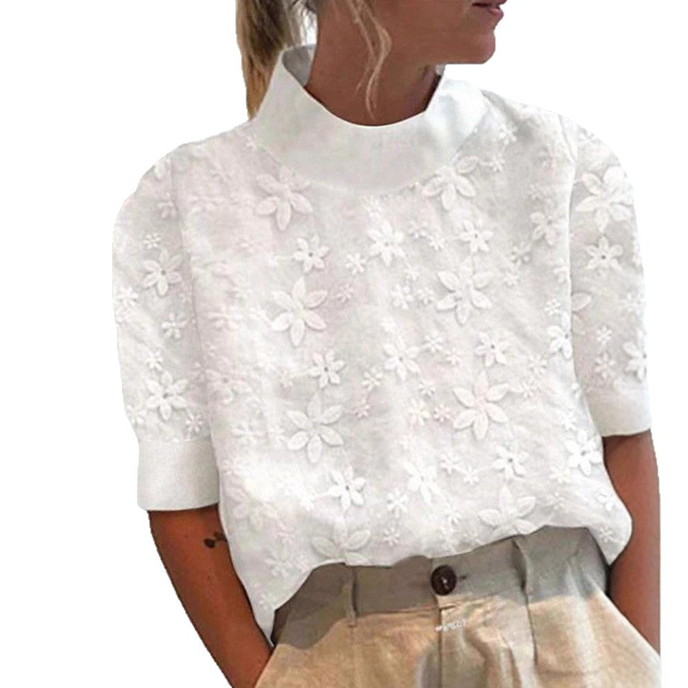Kvinnors blus med blommigt broderidesign och kort skärning Mirla-Eva Jonsson