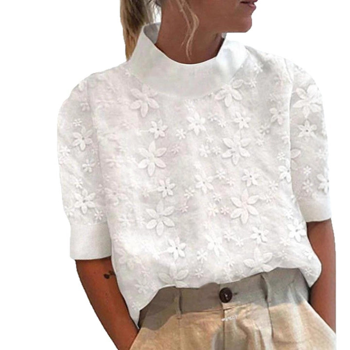 Kvinnors blus med blommigt broderidesign och kort skärning Mirla-Eva Jonsson