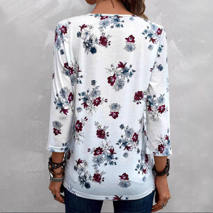 Kvinnors blus med blommönster och knappdetaljer Mirla-Eva Jonsson