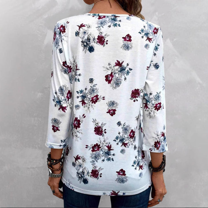 Kvinnors blus med blommönster och knappdetaljer Mirla-Eva Jonsson
