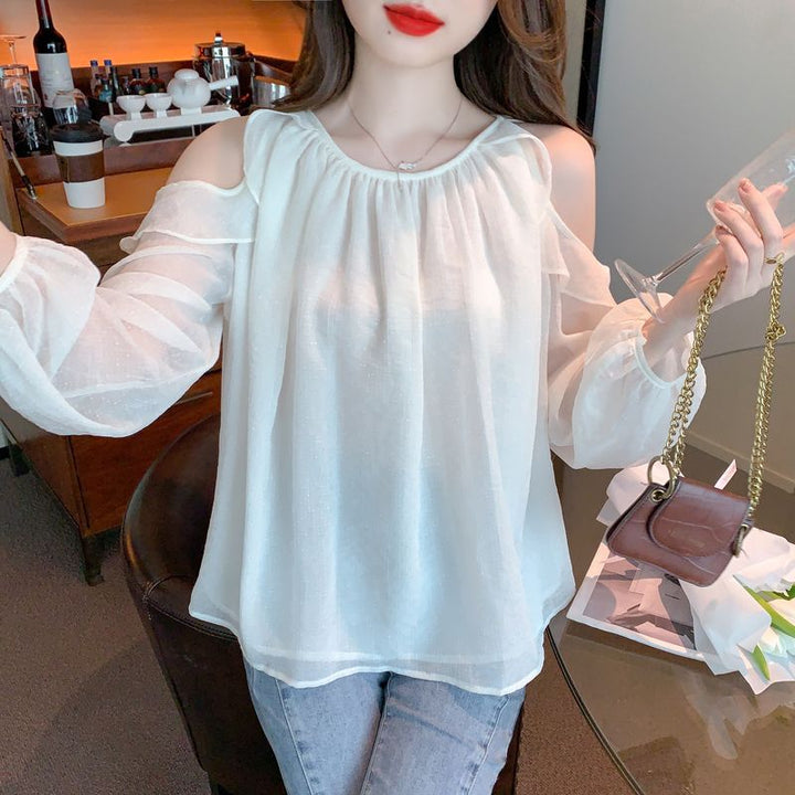 Kvinnors blus med off-shoulder design och volangdetaljer Mirla-Eva Jonsson