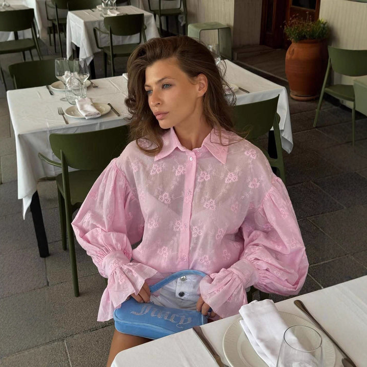 Kvinnors blus med romantiska puffärmar och blommig broderi Mirla-Eva Jonsson