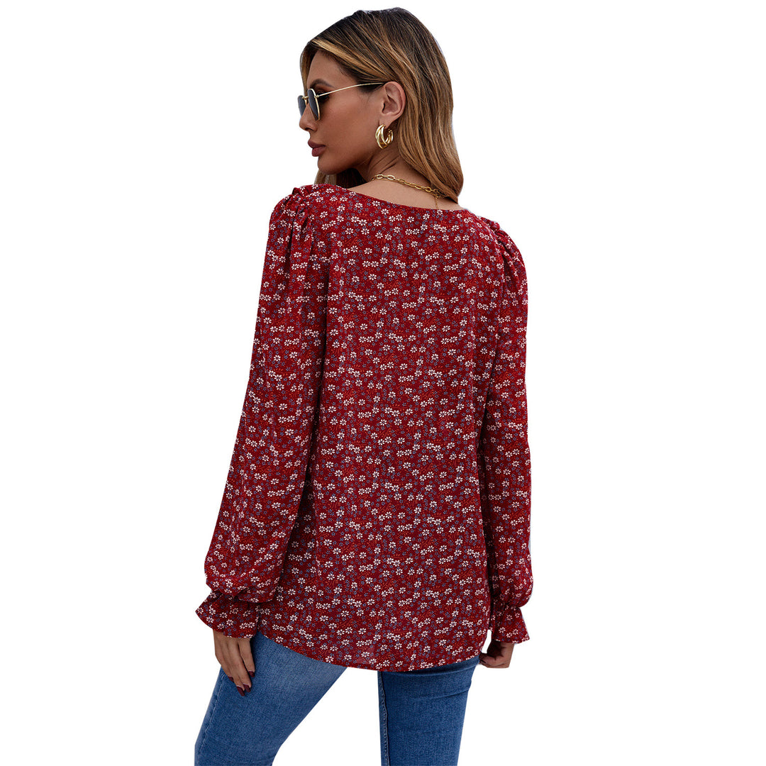 Kvinnors blus med volangdetaljer och blommönster Mirla-Eva Jonsson