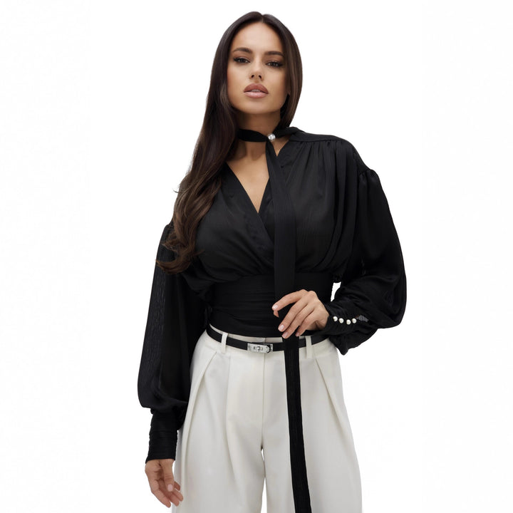 Kvinnors blus med voluminösa ärmar och eleganta pärlknappar Mirla-Eva Jonsson