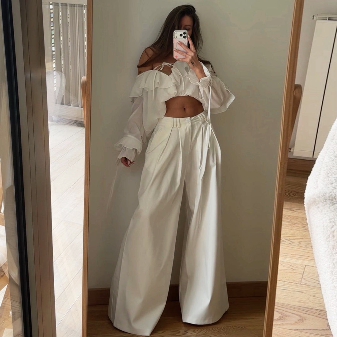 Kvinnors blus med voluminösa volangdetaljer och kaptenärmar-Eva Jonsson