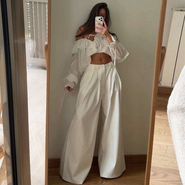 Kvinnors blus med voluminösa volangdetaljer och kaptenärmar-Eva Jonsson