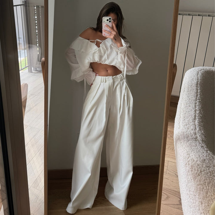 Kvinnors blus med voluminösa volangdetaljer och kaptenärmar-Eva Jonsson