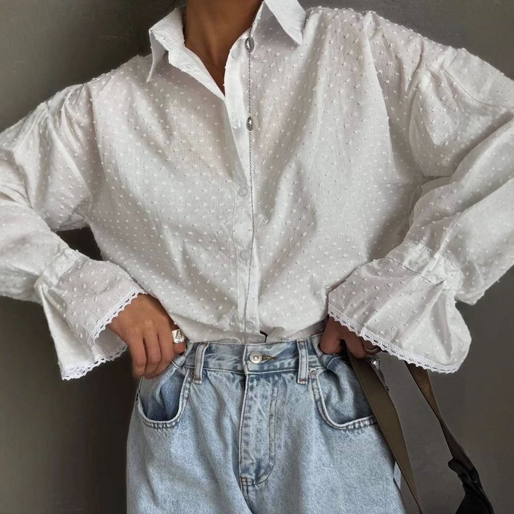 Kvinnors blus topp med eleganta volangdetaljer och fint mönster Mirla-Eva Jonsson