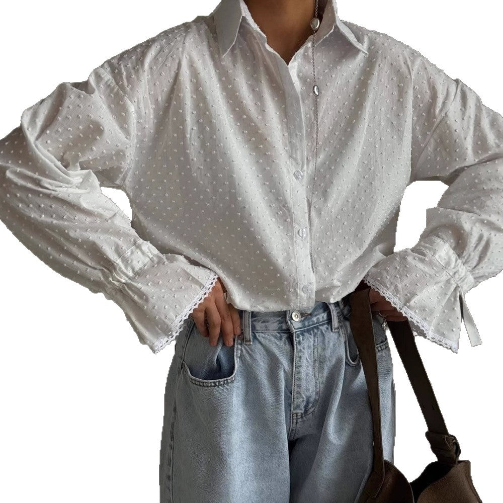 Kvinnors blus topp med eleganta volangdetaljer och fint mönster Mirla-Eva Jonsson