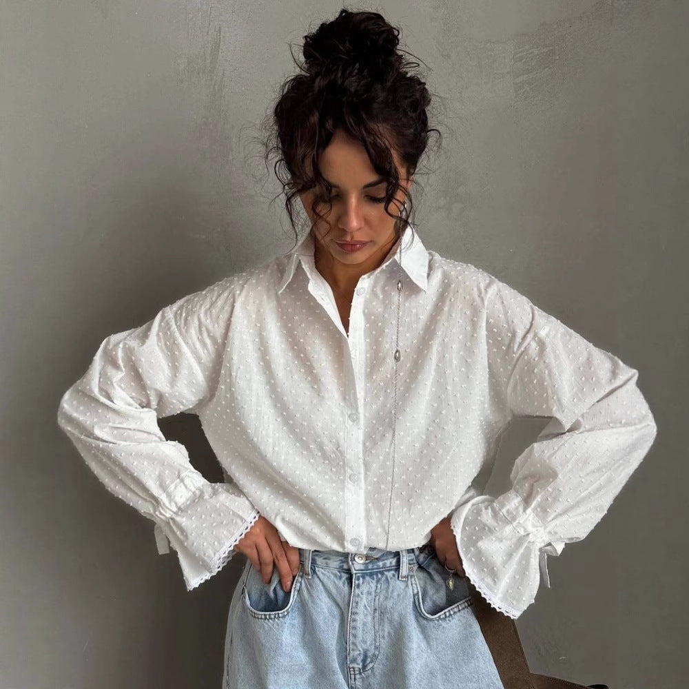 Kvinnors blus topp med eleganta volangdetaljer och fint mönster Mirla-Eva Jonsson