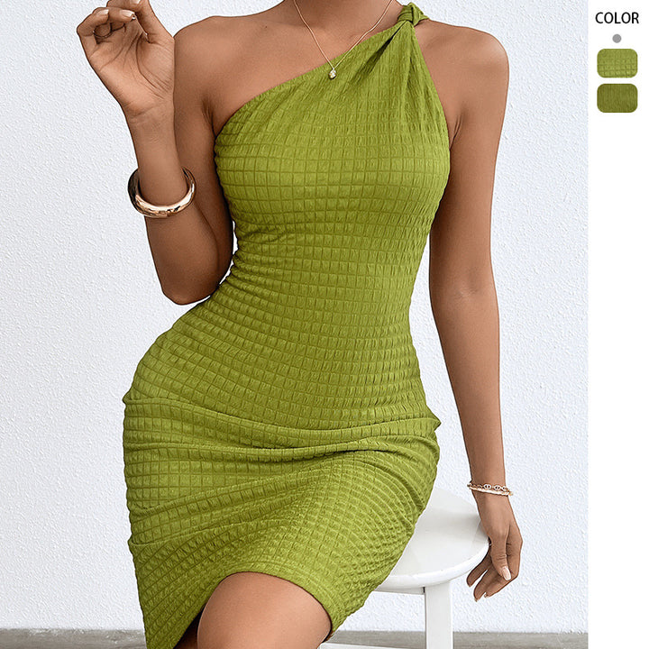 Kvinnors bodycon klänning med smal silhuett och asymmetrisk rem Mirla-Eva Jonsson