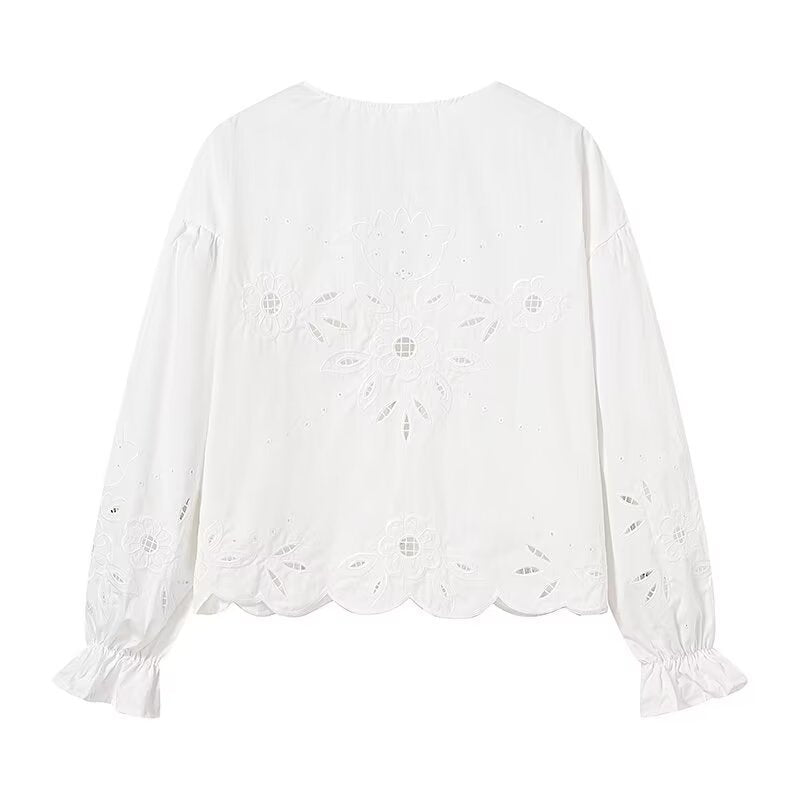 Kvinnors broderad blus med volangkant Mirla-Eva Jonsson