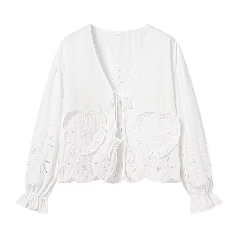 Kvinnors broderad blus med volangkant Mirla-Eva Jonsson