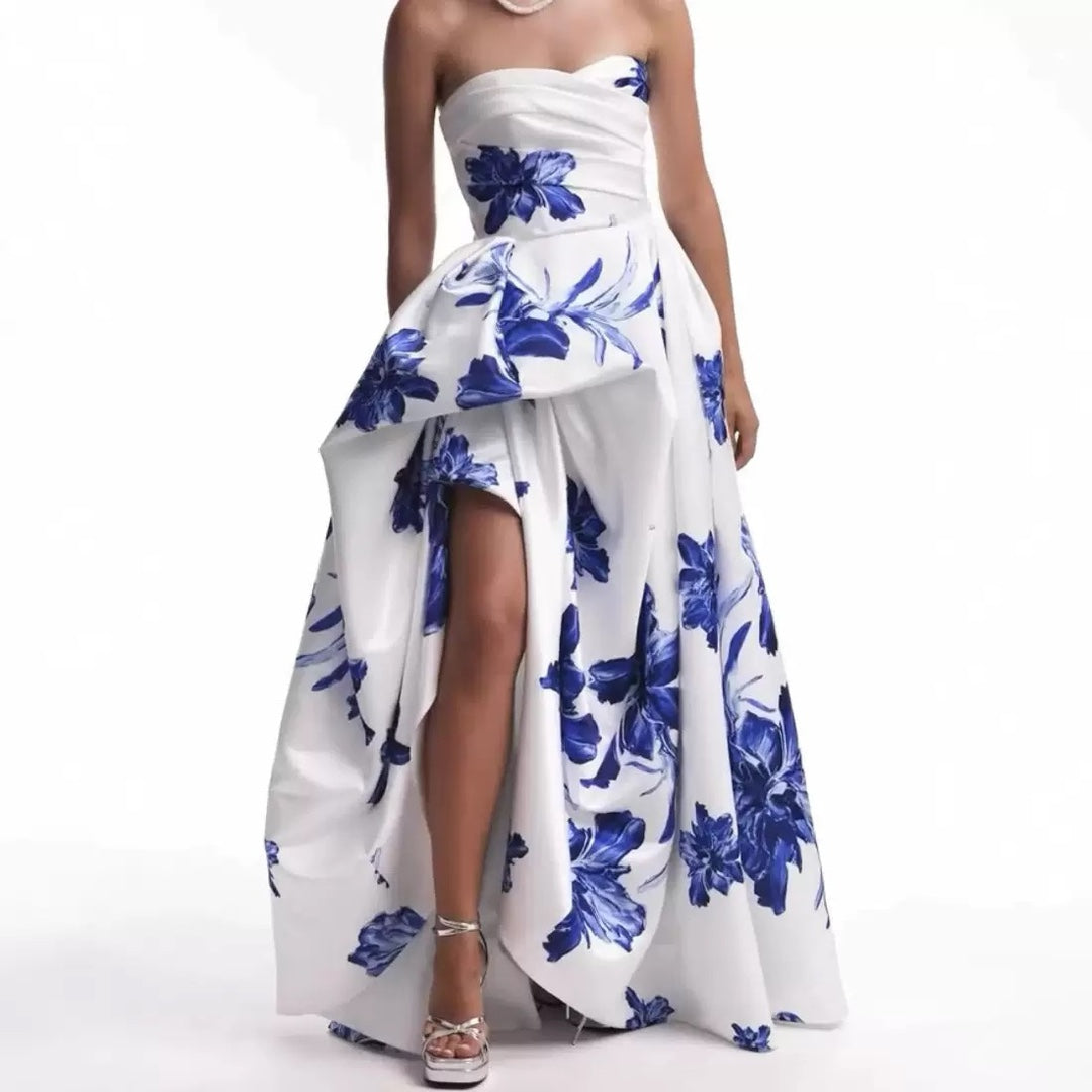 Kvinnors bröllopsklänning med strapless design och blomstertillbehör-Eva Jonsson