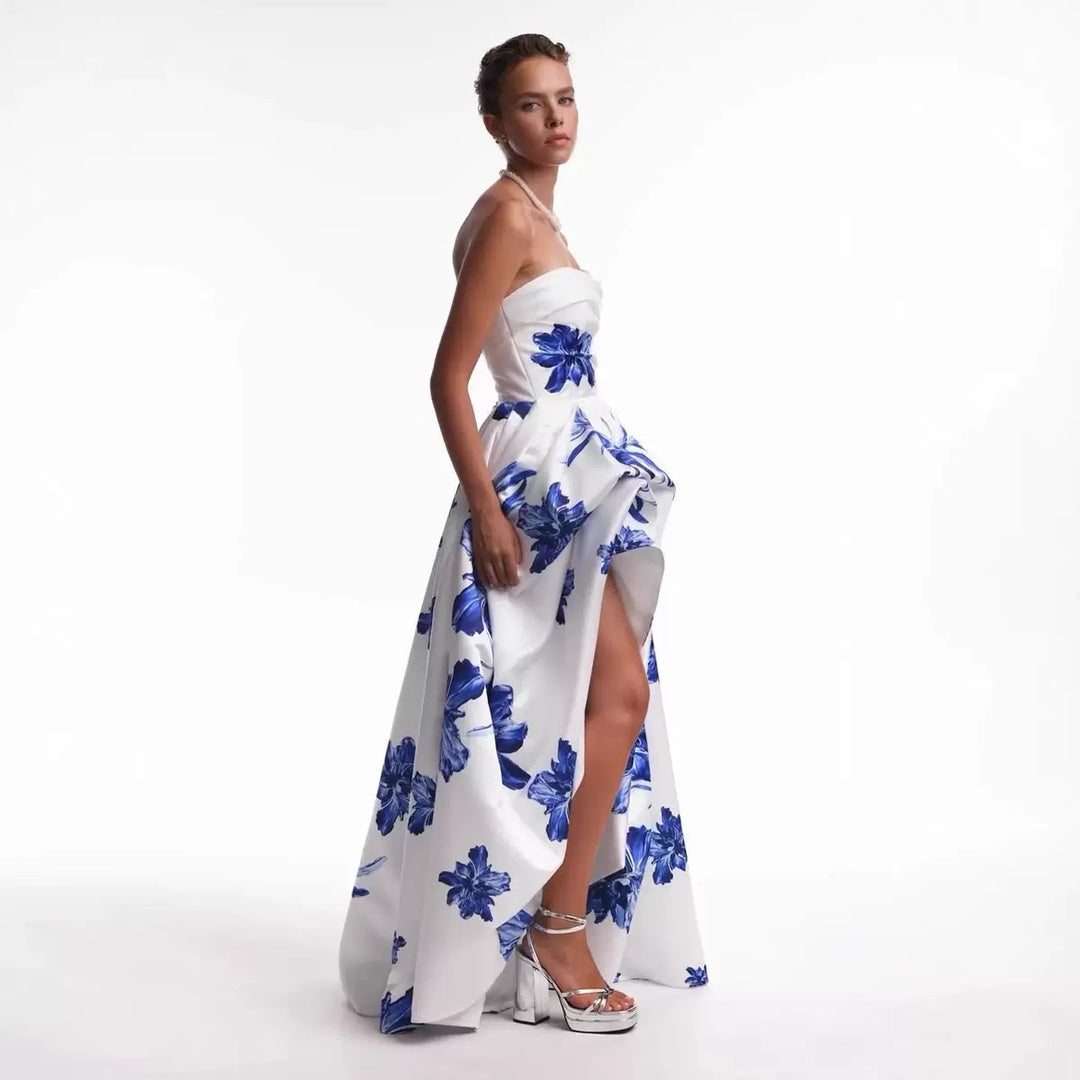 Kvinnors bröllopsklänning med strapless design och blomstertillbehör-Eva Jonsson