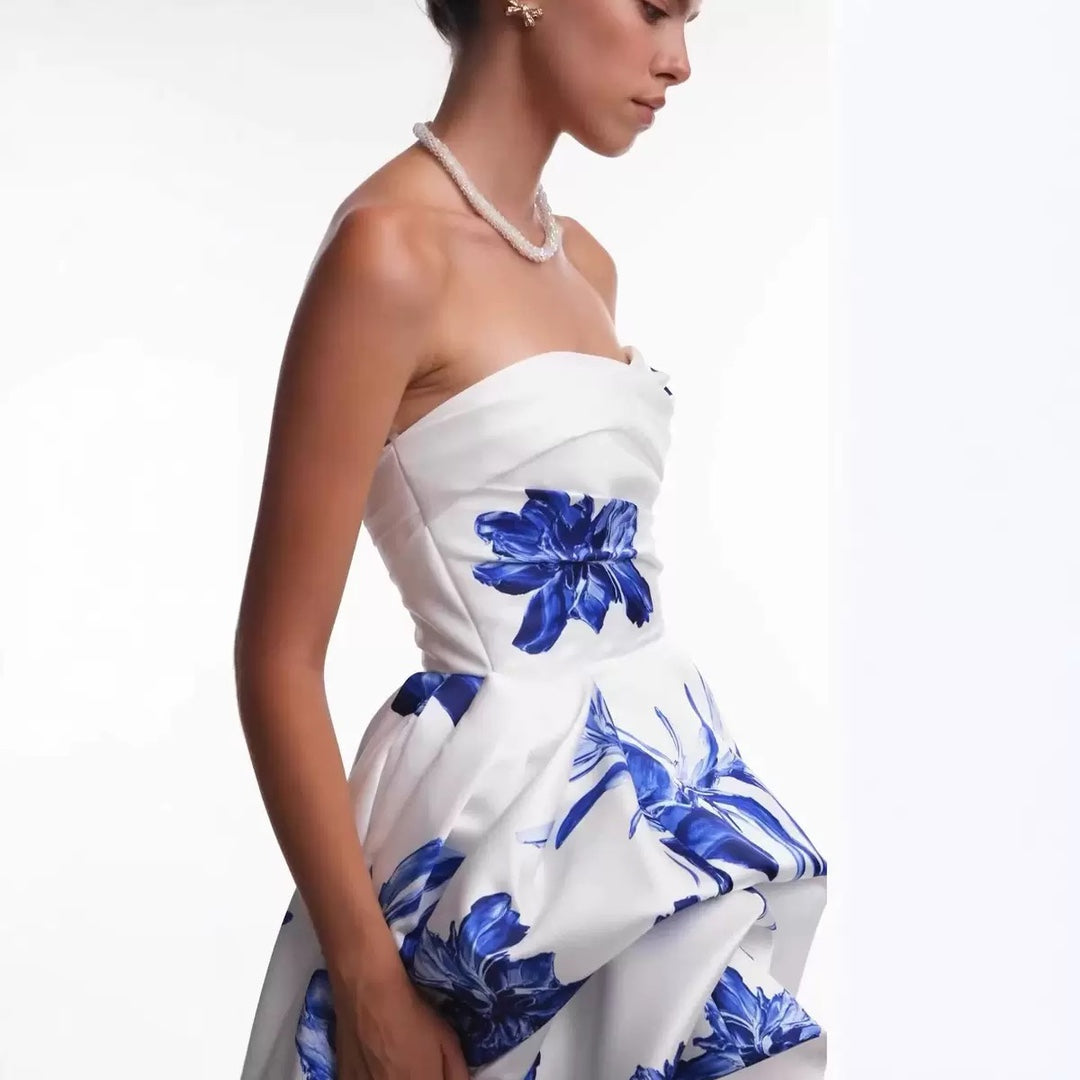 Kvinnors bröllopsklänning med strapless design och blomstertillbehör-Eva Jonsson