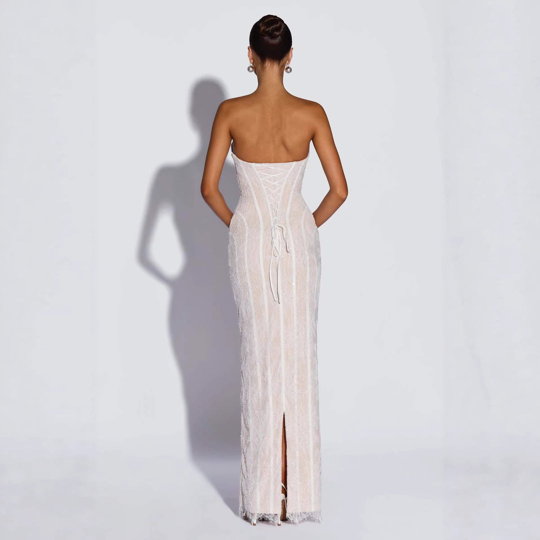 Kvinnors brudklänning med elegant strapless design och lyxig tyllavslutning Mirla-Eva Jonsson