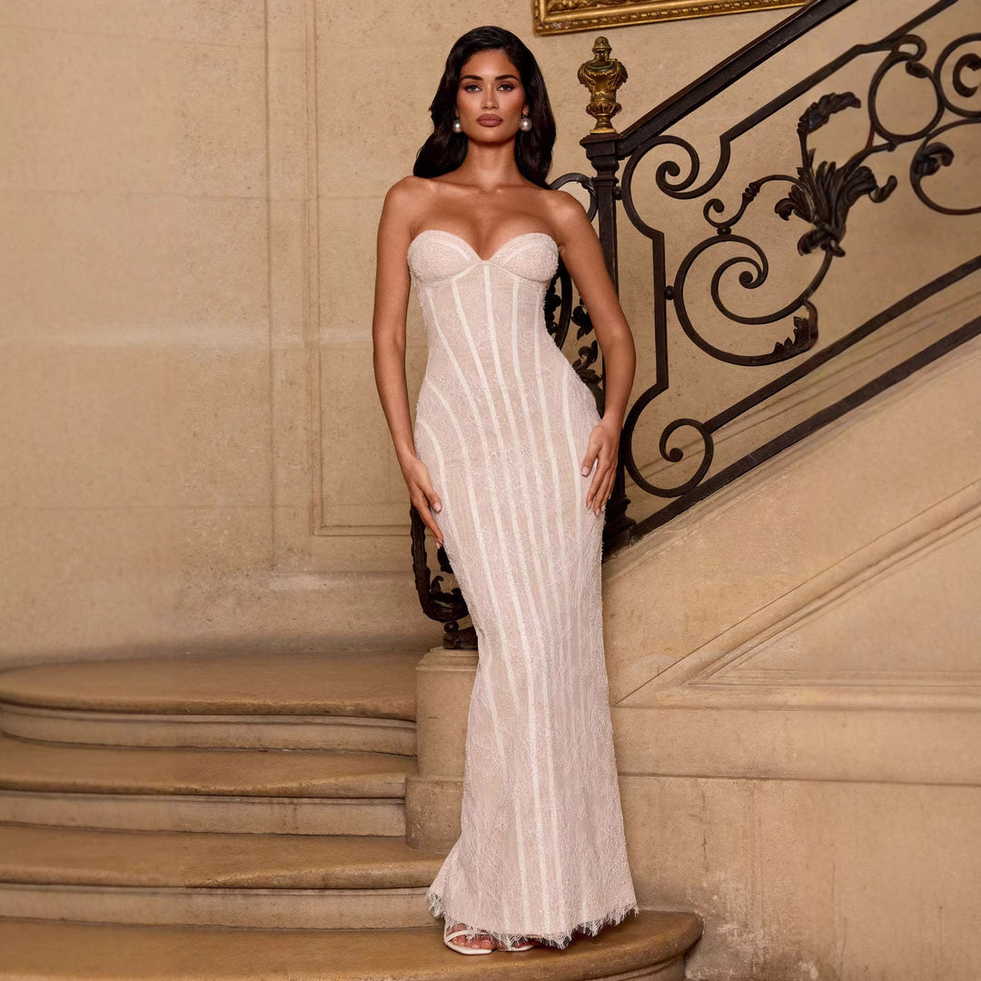 Kvinnors brudklänning med elegant strapless design och lyxig tyllavslutning Mirla-Eva Jonsson
