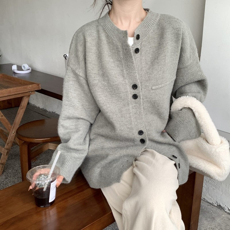 Kvinnors cardigan gjord av högkvalitativt mjukt garn och knapplös design Mirla-Eva Jonsson
