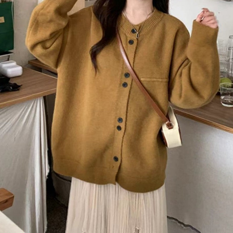 Kvinnors cardigan gjord av högkvalitativt mjukt garn och knapplös design Mirla-Eva Jonsson