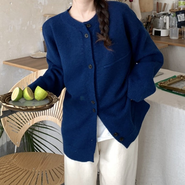 Kvinnors cardigan gjord av högkvalitativt mjukt garn och knapplös design Mirla-Eva Jonsson