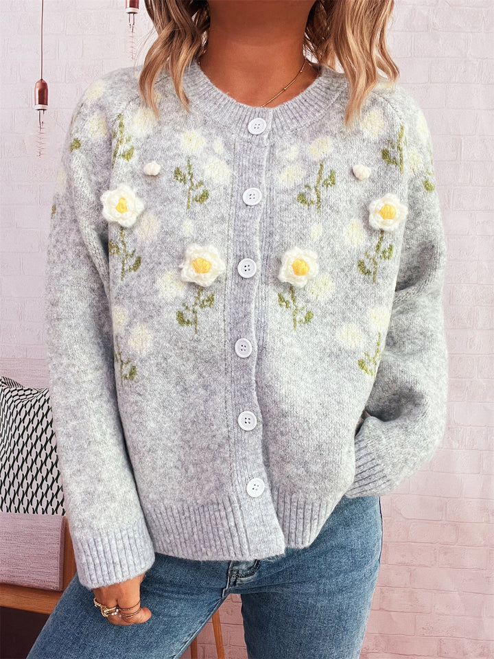 Kvinnors cardigan med blommiga applikationer och knäppning Mirla-Eva Jonsson