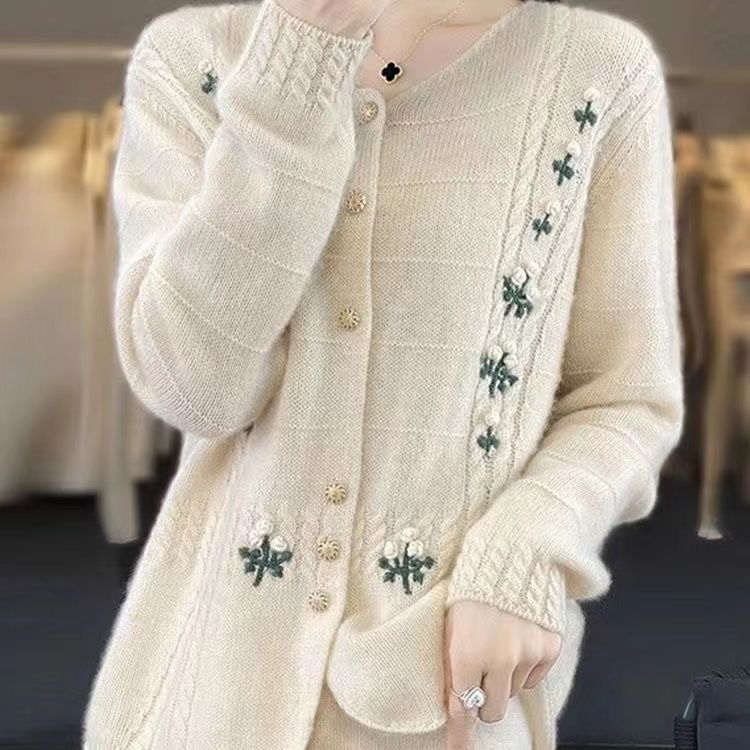 Kvinnors cardigan med blommiga broderier Mirla-Eva Jonsson