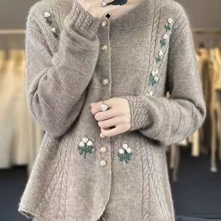 Kvinnors cardigan med blommiga broderier Mirla-Eva Jonsson