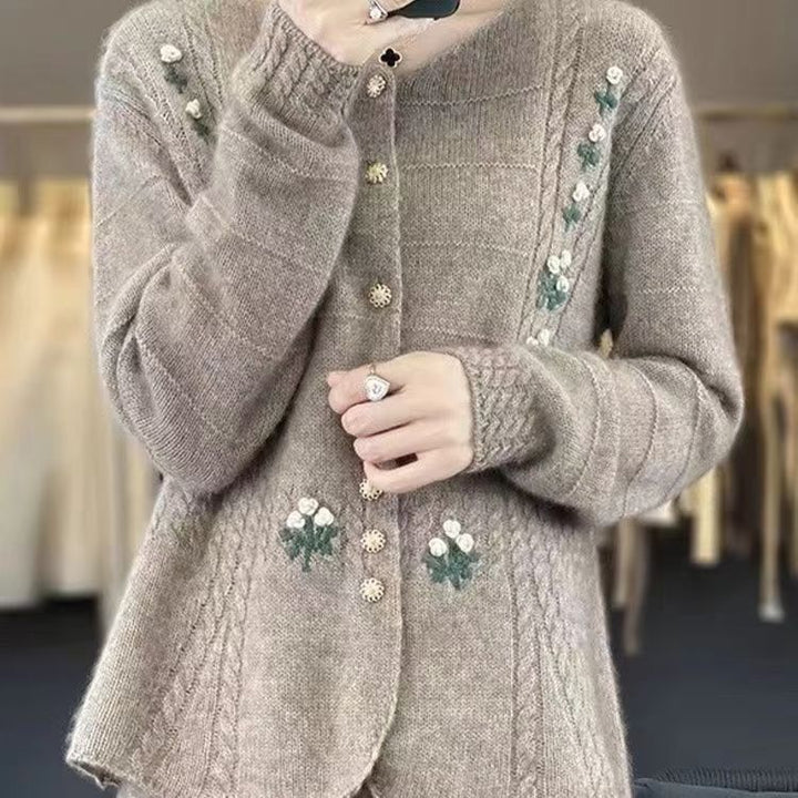 Kvinnors cardigan med blommiga broderier Mirla-Eva Jonsson