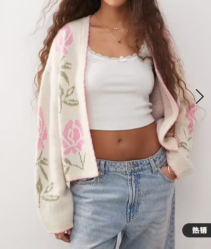 Kvinnors cardigan med blommönster och eleganta detaljer Mirla-Eva Jonsson