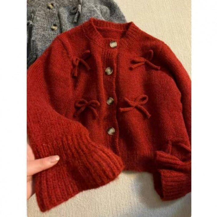Kvinnors cardigan med dekorativa rosetter på-Eva Jonsson