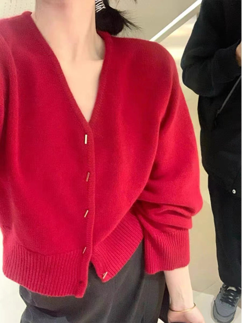 Kvinnors cardigan med djup V-ringning och eleganta knappar Mirla-Eva Jonsson