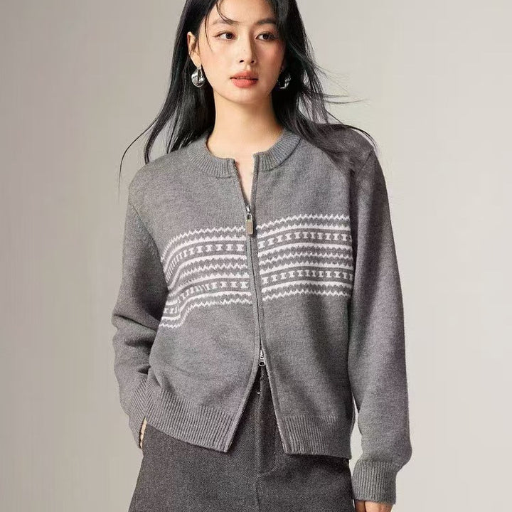 Kvinnors cardigan med elegant dragkedja och grafiskt mönster Mirla-Eva Jonsson