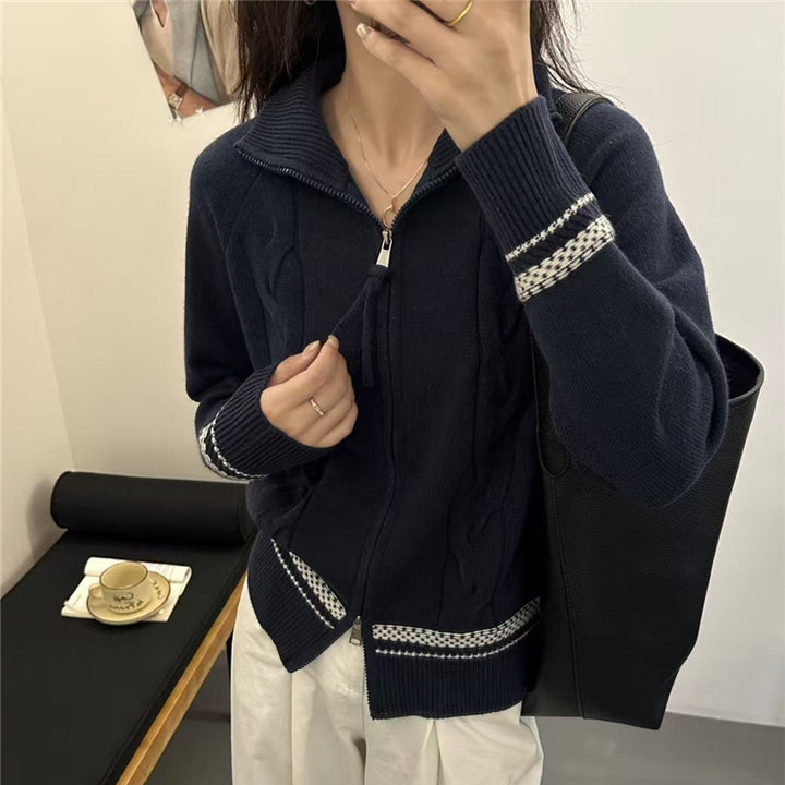 Kvinnors cardigan med elegant dragkedja och texturerat kabelmönster Mirla-Eva Jonsson