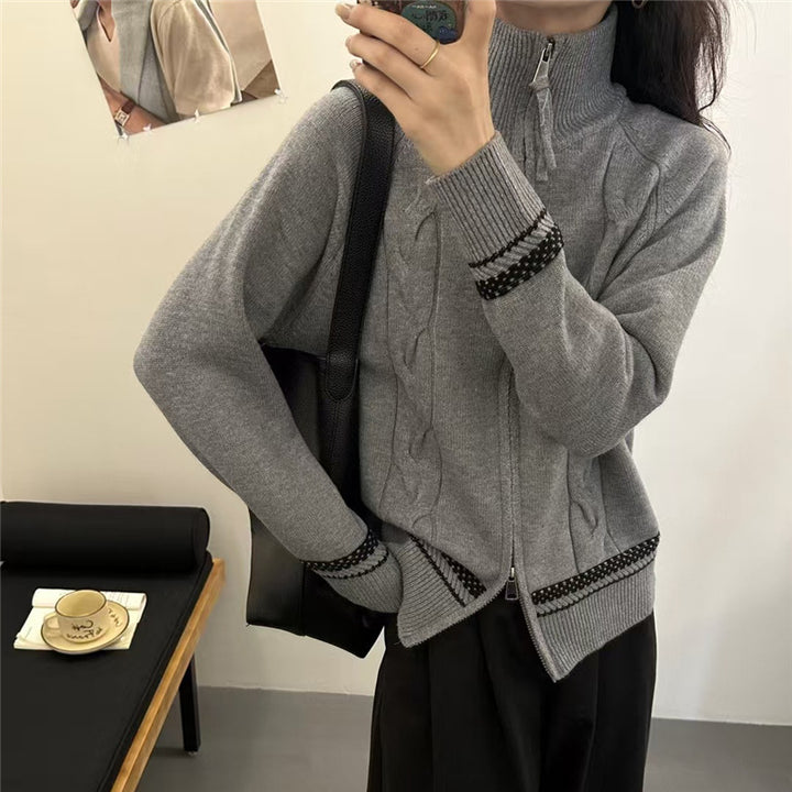 Kvinnors cardigan med elegant dragkedja och texturerat kabelmönster Mirla-Eva Jonsson
