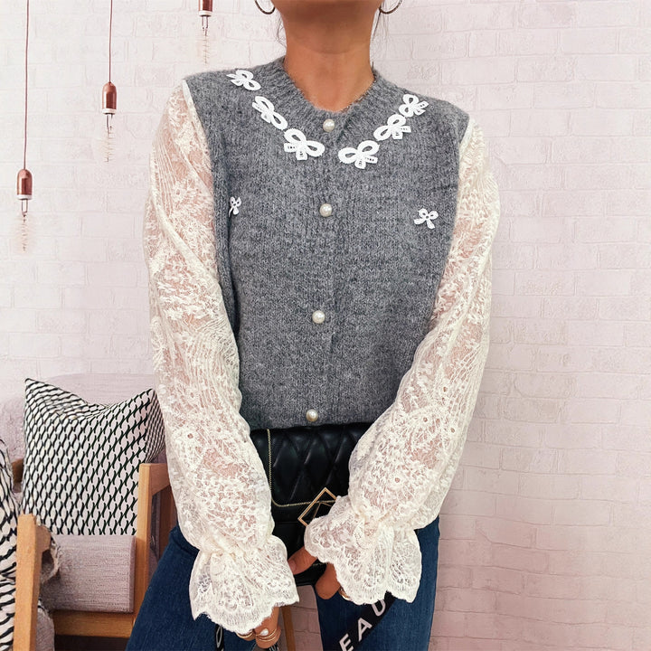 Kvinnors cardigan med elegant spets och pärlprydda knappar Mirla-Eva Jonsson